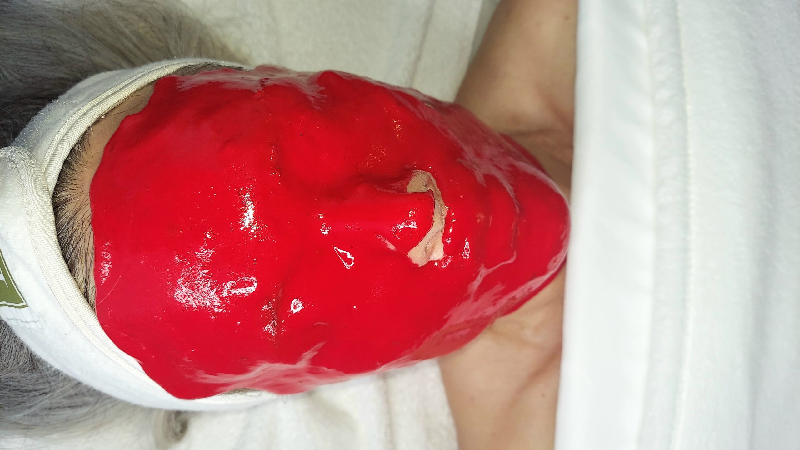 Luminous Skin Lab | Professional Jelly Masks: Why Skin Experts Prefer Them