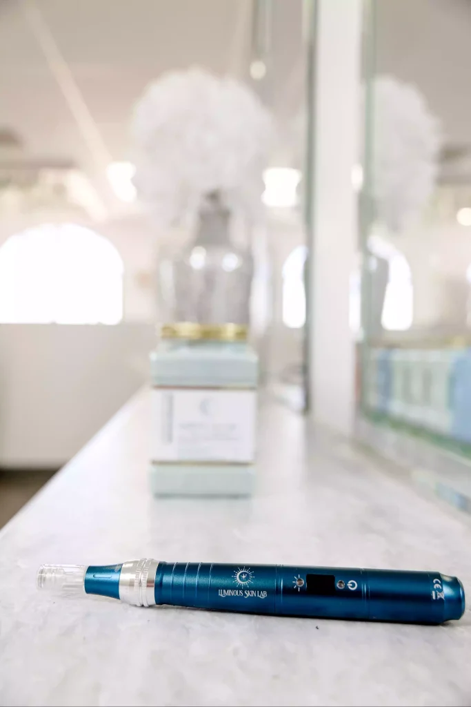 Professional ILUMIPEN treatment comparison showing microneedling for collagen renewal and nano-infusion for hydration maintenance.