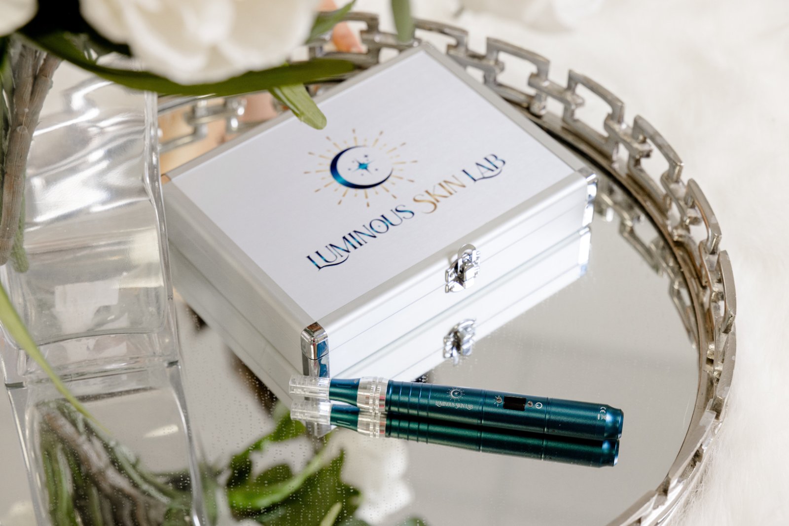 ILUMIPEN professional microneedling and nano-infusion pen with its Luminous Skin Lab carrying case